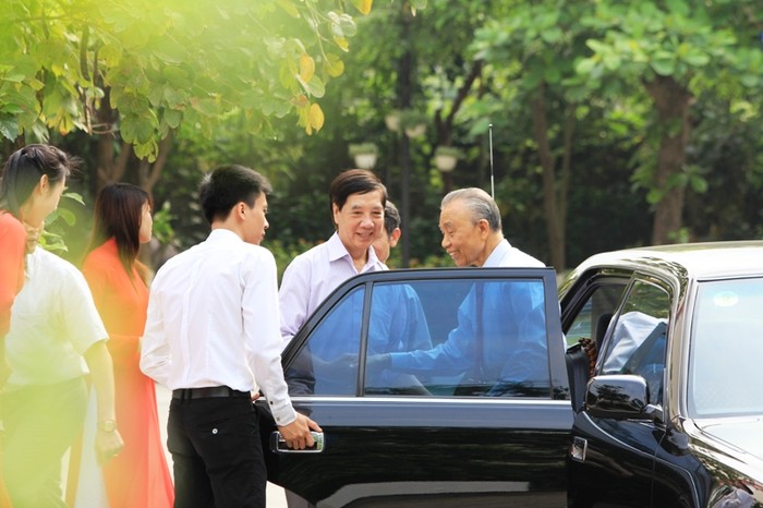 Hiệp hội vinh dự đón Nguyên Phó Thủ tướng Chính phủ Nguyễn Mạnh Cầm tới dự.